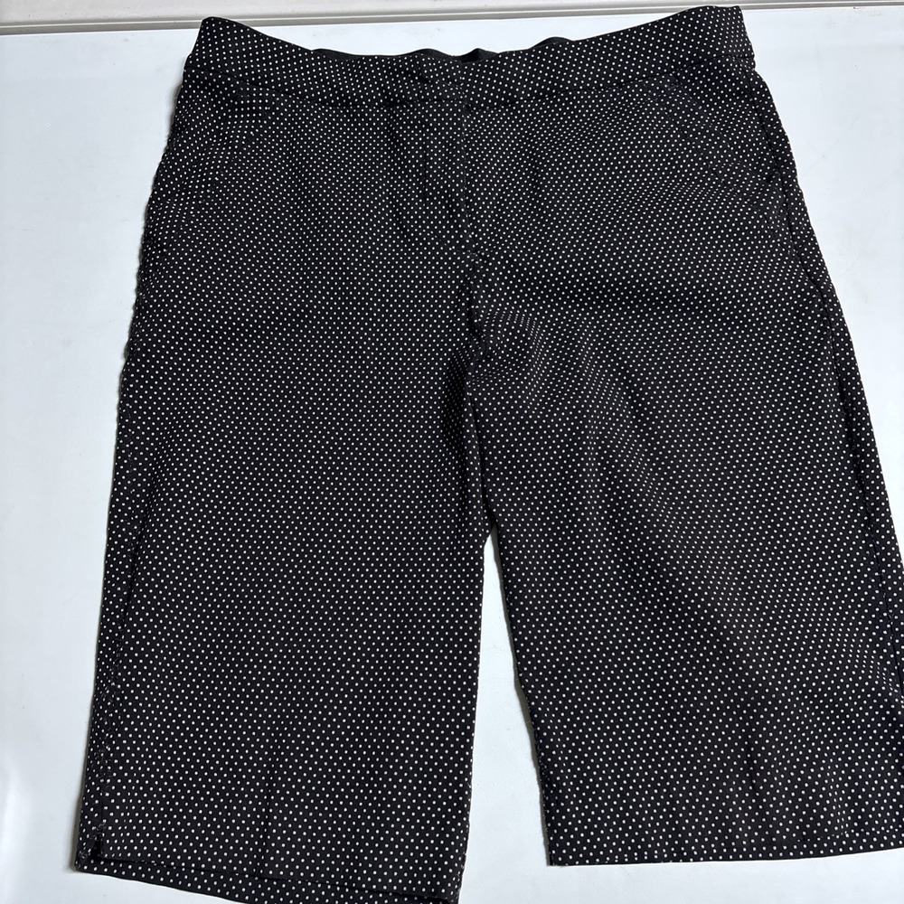 Investments size 12 Women's Black White Polka Dot 5th AVE Fit Bermuda Shorts